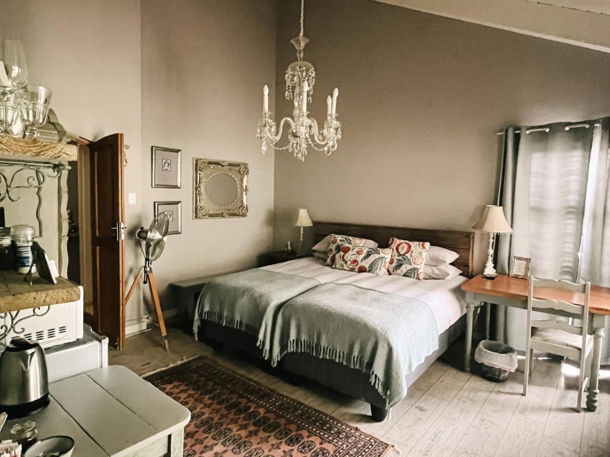 35 On Basil Hotel Caledon Eksteriør billede