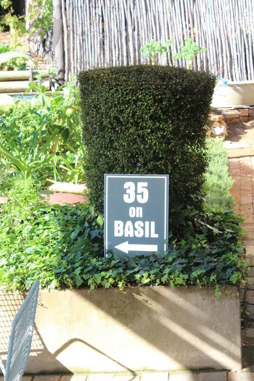 35 On Basil Hotel Caledon Eksteriør billede